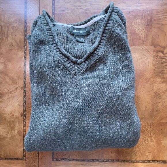 Eddie Bauer Green Medium V Neck Sweater! - Picture 3 of 8